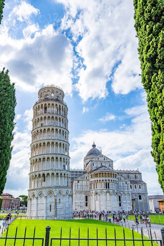 Piazza dei Miracoli with leaning tower, Pisa on a sunny day, Tuscany, UNESCO World Heritage, Italy, Europe, Europe
