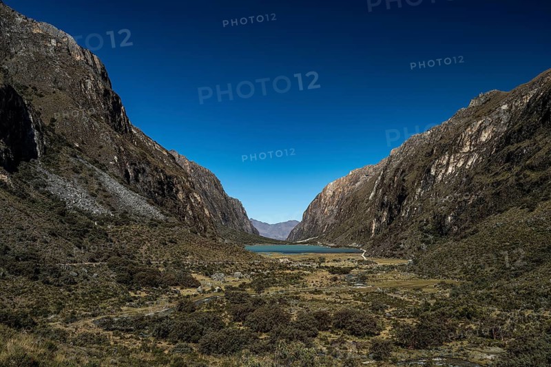 Laguna Llanganuco in Huascaran National Park, mountainous landscape, Cordillera Blanca, Andes, northern Peru, Peru, South America