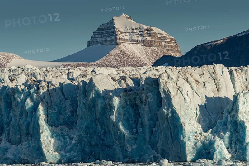 Glacier front and one of the three mountains: Tee Kroner (Three Crowns), Kronebreen or Kronengletscher Glacier, Kongsfjord or Kongsfjorden, the Svalbard archipelago, Svalbard, Norway