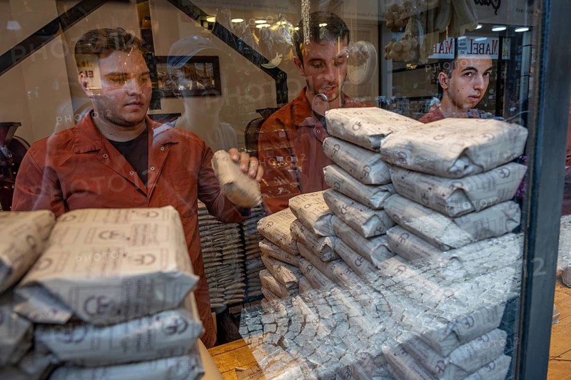 Istanbul, Turkey. August 8th 2026. Workers packing coffee at Kurukahveci Mehmet Efendi, Turkey's oldest Turkish ground coffee seller, located in a busy shopping market close to the famous Egyptian Bazaar, Istanbul, Turkey