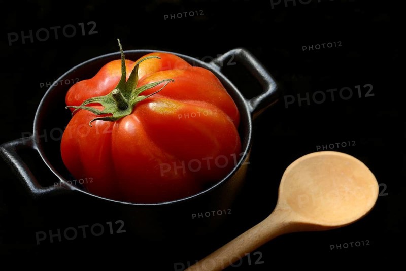 Oxheart tomato in pot, Solanum lycopersicum