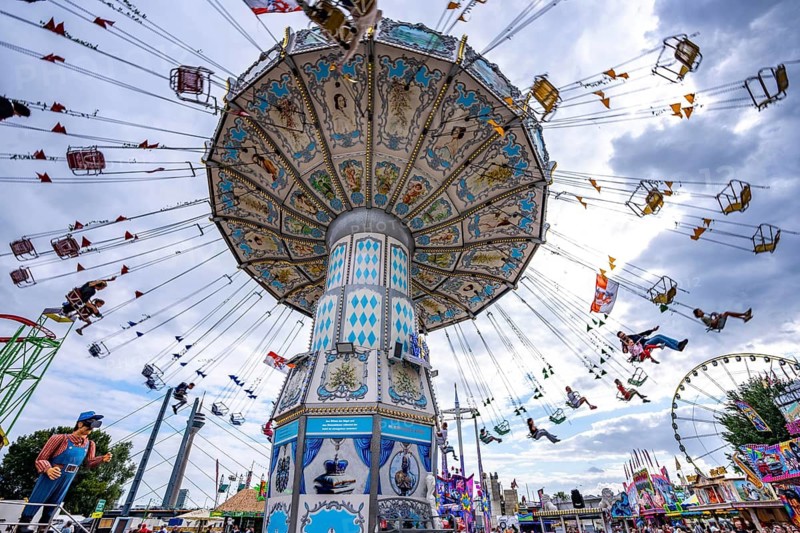 Chairoplane Königliche Wellenflug, Rheinkirmes in den Rheinwiesen in Düsseldorf-Oberkassel, North Rhine-Westphalia, Germany