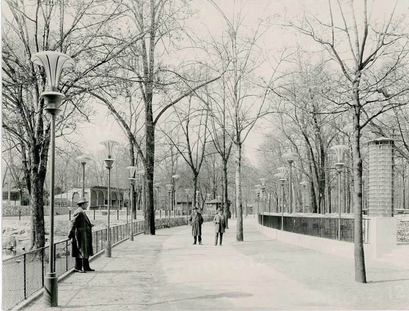 Berlin, Zoological Garden, Paths at the Garden Restaurant, Light Architecture, Modern Lamps, Neues Bauen, Schwabe CO., 1928