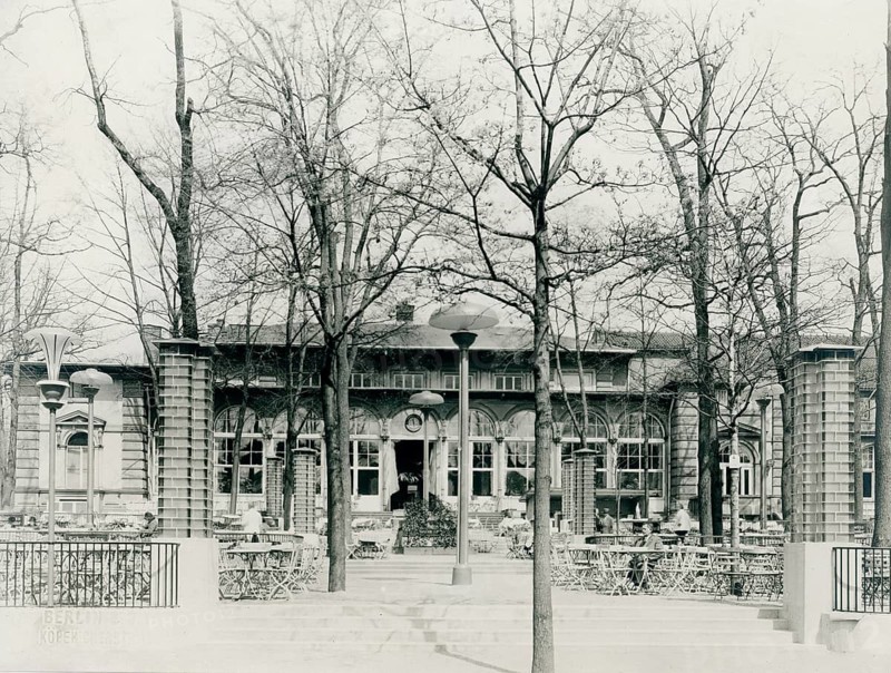 Berlin, zoological garden, garden restaurant, modern lighting, destroyed during war, outdoor area of a historic garden restaurant with empty tables and bare trees in the foreground, Schwabe Co., 1928