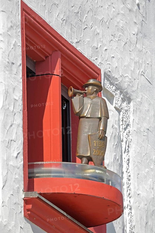 Glockenspiel with trumpeter and coat of arms with dates, bronze sculpture, detail, Old Town Hall, Market Square, Chemnitz, Saxony, Germany