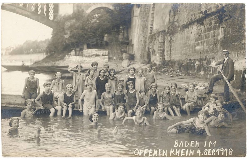 Open Rhine, bathing, swimwear, leisure, summer, swimming, large group of people bathing in the Rhine under a bridge, 4.9.1918