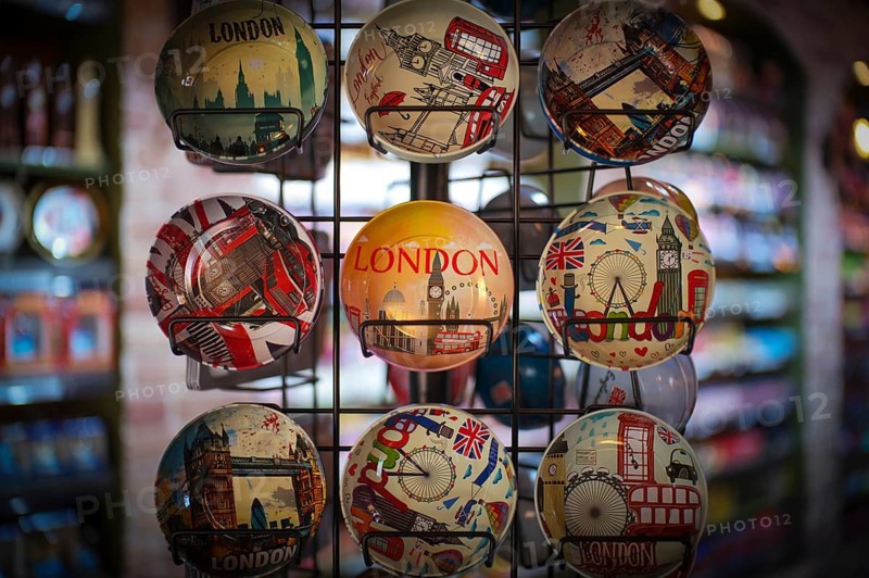 Plate, painted, sights, souvenir shop, souvenirs, Kensington, London, England, Great Britain, Great Britain