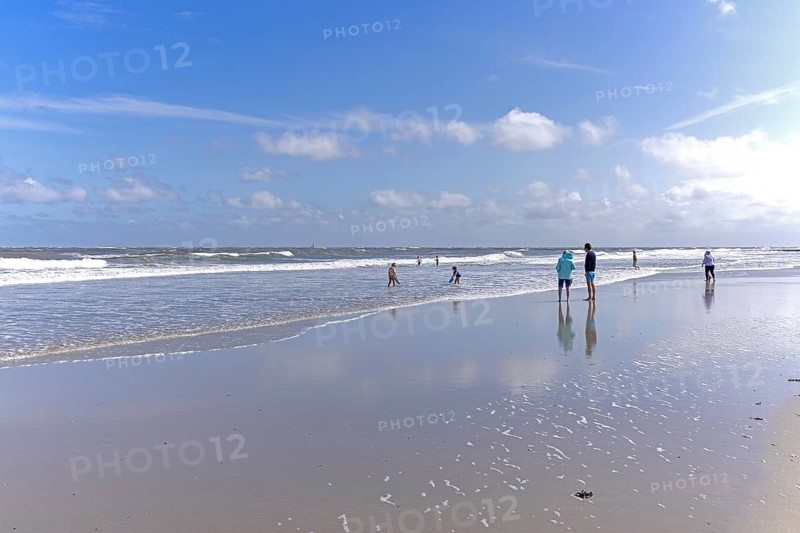 Waves, North Sea, beach, people, children, reflection, Wangerooge, East Frisia, Lower Saxony, Germany