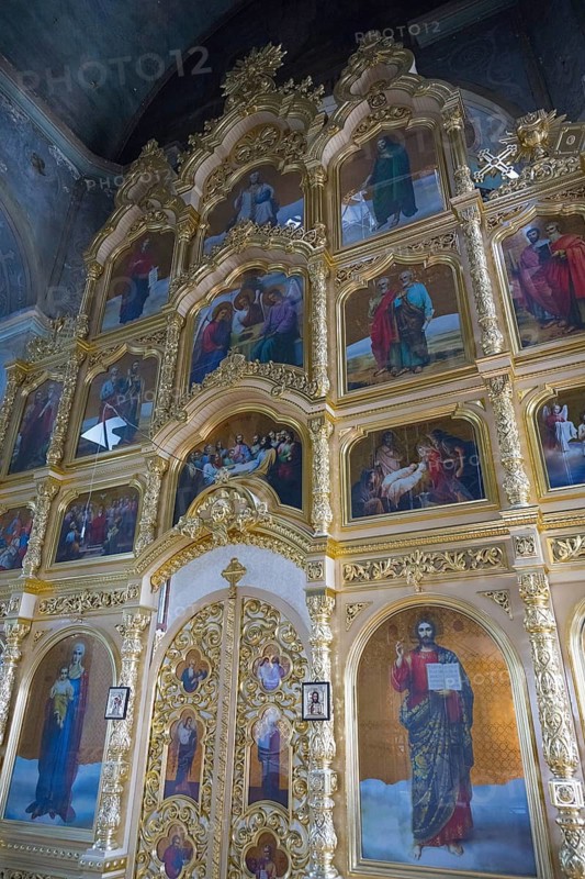 Magnificent iconostasis with numerous gilded icons in Orthodox church, Cathedral of St. John the Baptist, Comrat, Komrat, capital of the autonomous region of Gagauzia, Republic of Moldova, Moldova