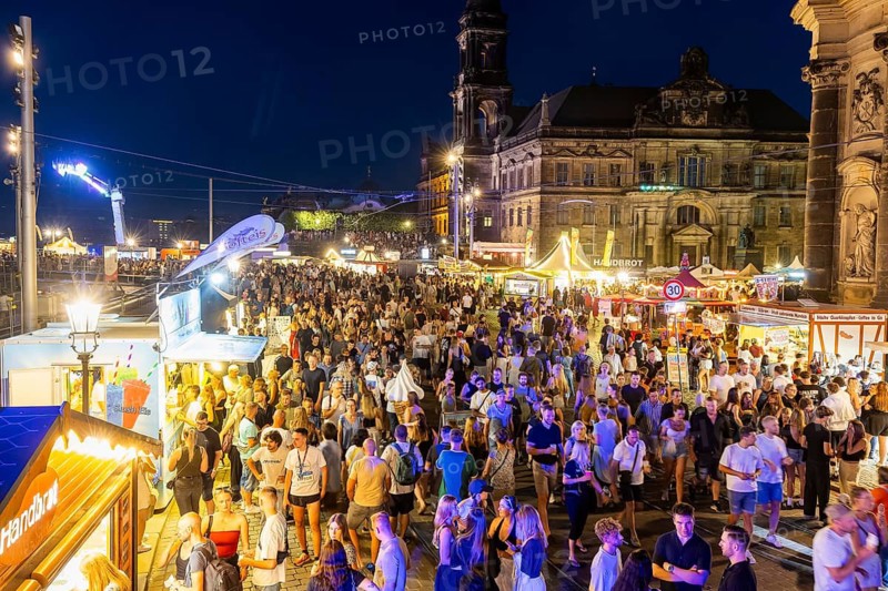 The Dresden City Festival attracts tens of thousands of visitors every year. Schlossplatz, Dresden, Saxony, Germany