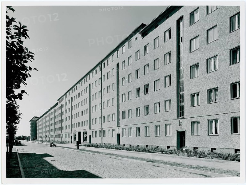 Berlin, Zehlendorf, Brettnacher Str., residential buildings, post-war buildings, architecture, Max Rudolph, modern multi-storey residential building in Bauhaus style with clear lines and simple forms, Otto Hagemann, 1953
