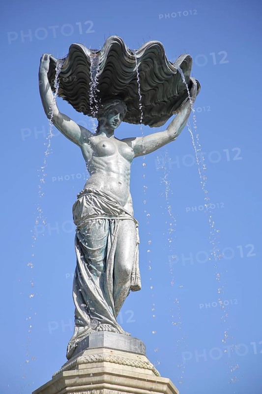 Mussel Minna with Roman goddess Flora built in 1887, bronze sculpture with shell carrying head over head, holding up, nymph, mermaid, female figure, cutout, water jets, water features, fountain, Postplatz, Görlitz, Upper Lusatia, Lusatia, Saxony, Germany