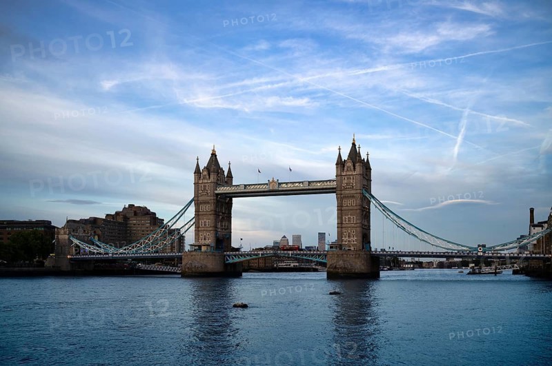 Thames, Tower Bridge, Canary Wharf behind, London, England, Great Britain, Great Britain