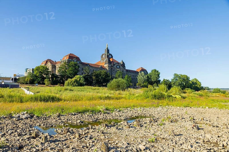 Low tide in the Elbe in Dresden, Dresden, Saxony, Germany