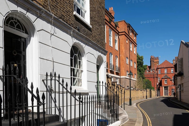 Narrow street lined with historic brick buildings, quiet residential area, Chelsea, London, Great Britain, England, Great Britain