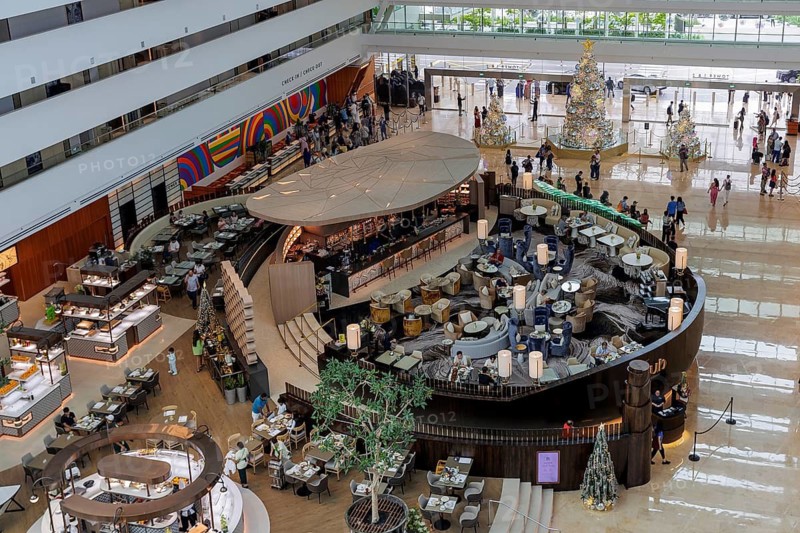 Elevated view of the open bar and foyer at Marina Bay Sands hotel and integrated resort Singapore designed by Moshe Safdie, Marina Bay, Singapore