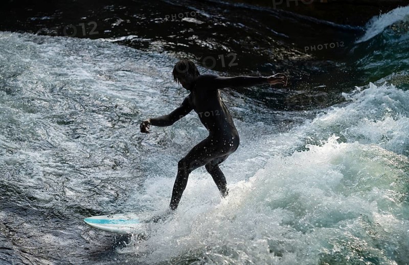 Surfer, surfer with surfboard, surfing in the Eisbach wave, river wave, Eisbach, Isar, English Garden, Munich, Bavaria, Germany