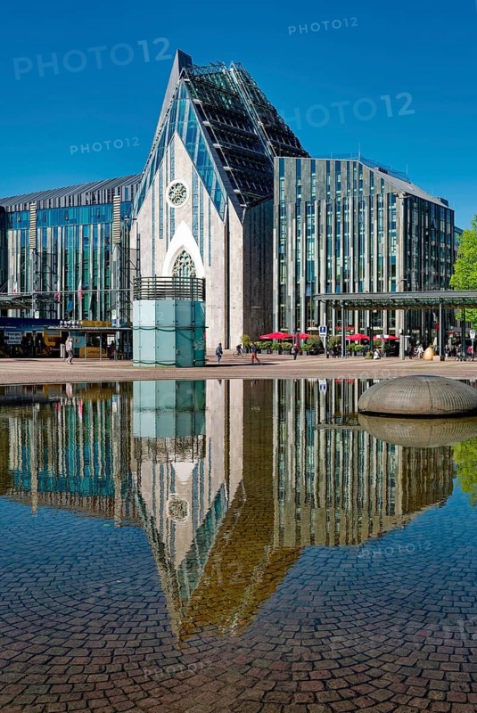 Paulinum, auditorium and university church of St. Pauli, on Augustusplatz, Leipzig University, water reflection, Leipzig, Saxony, Germany