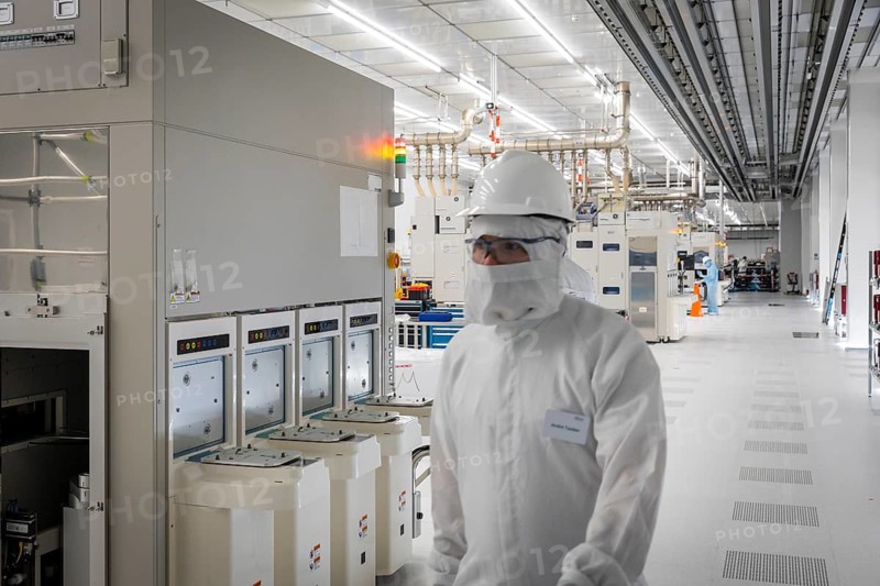 Clean room of Infineon Technologies AG's new Smart Power Fab in Dresden on June 10. The Smart Power Fab will be officially opened on July 2. With an investment volume of five billion euros, the new plant is the largest single investment in Infineon's history and one of the largest investment projects in Germany. Plant for the chemical-mechanical polishing of 300 mm wafers in Infineon Technologies AG's new Smart Power Fab in Dresden, Dresden, Saxony, Germany