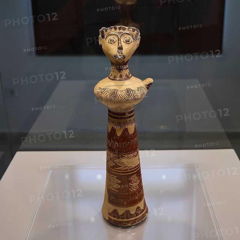 Statuette woman of Phylaksopi, Lady of Phylakopi, ancient ceramic figure with decorative patterns on display in a museum, Plaka Archaeological Museum, Plaka, capital on Milos, island of Milos, volcanic island, Cyclades, Greek islands, Greece