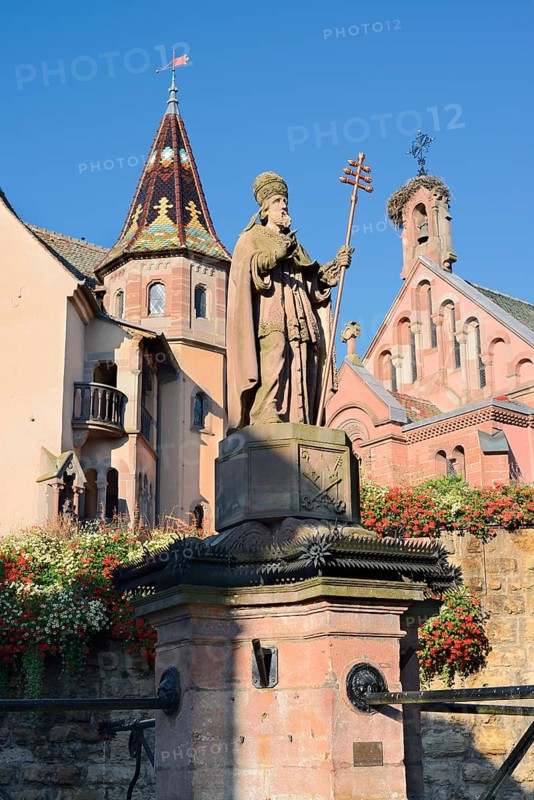 Castle with St. Leo IX chapel and fountain with statue of Pope Leo IX, Eguisheim, Haut-Rhin, Alsace, Grand Est, France