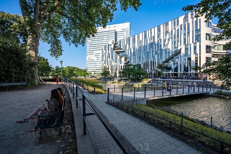 Kö-Bogen, building complex with offices, shops and restaurants, partly green façade, at Hofgarten Park, Landskrone Teich, Dreischeibe Haus, in downtown Düsseldorf, at the end of the Nobel shopping street, Königsallee, North Rhine-Westphalia, Germany