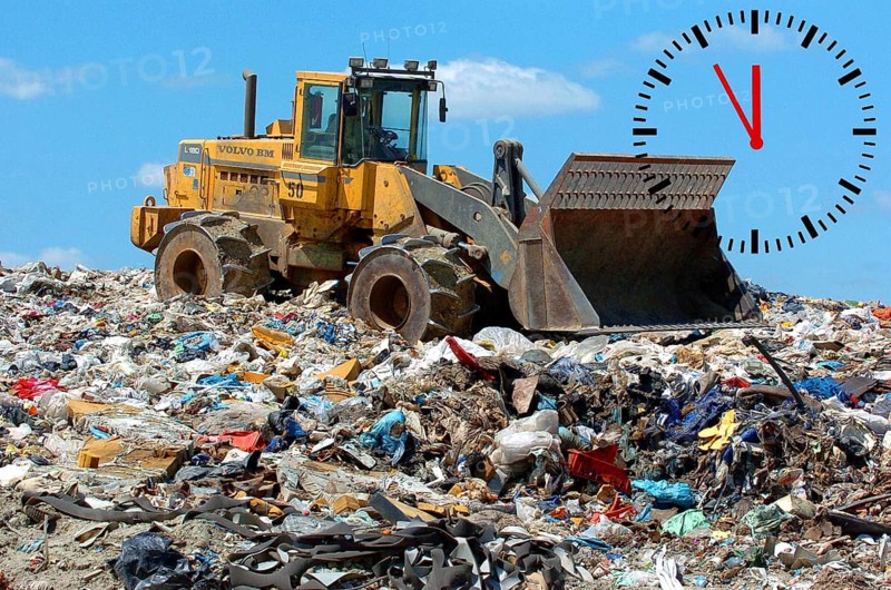 Excavator on a garbage dump, recycling, plastic waste, clock, 5 in front of 12, microplastic, five in front of twelve, Vienna, Austria