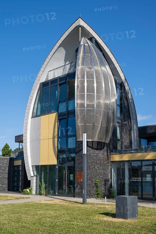 ADAC Yacht School, modern building designed like a ship hull, Körbecke, Möhnesee, Sauerland, Westphalia, North Rhine-Westphalia, Germany