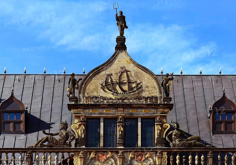 Schütting, House of the Bremer Kaufmannschaft, Chamber of Commerce, market, detail of the façade with ship, Free Hanseatic City of Bremen, Germany