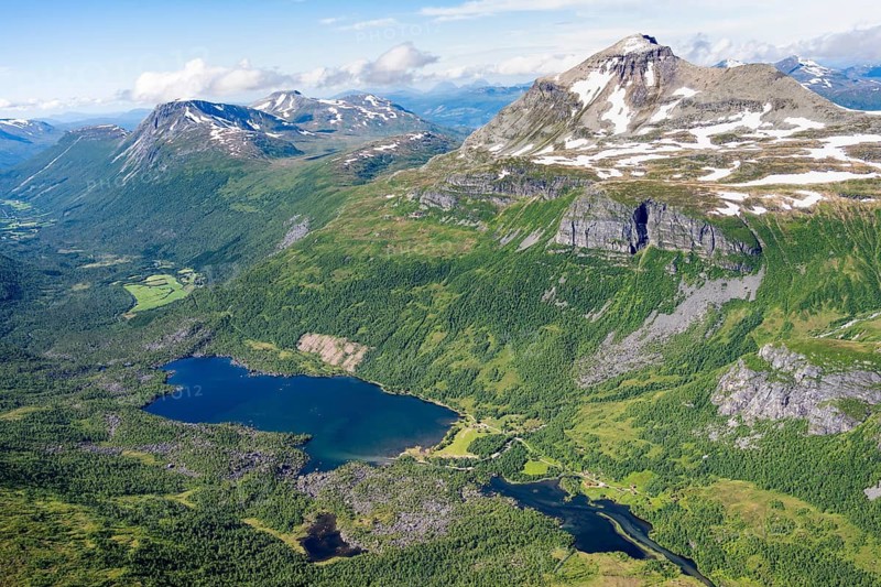 View from the summit of Innerdalstårnet of mountainous landscape, Innerdalen high valley and lake Innerdalsvatna, Trollheimen Mountain Area, Sunndal, Møre og Romsda, Vestlandet, Norway