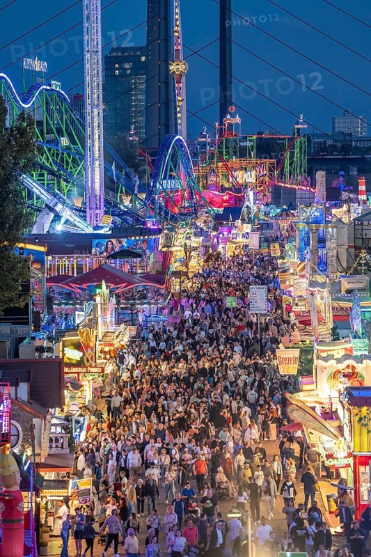 Rhine fair in the Rheinwiesen in Düsseldorf-Oberkassel, rides, fairground stands, full aisles, lots of visitors, North Rhine-Westphalia, Germany