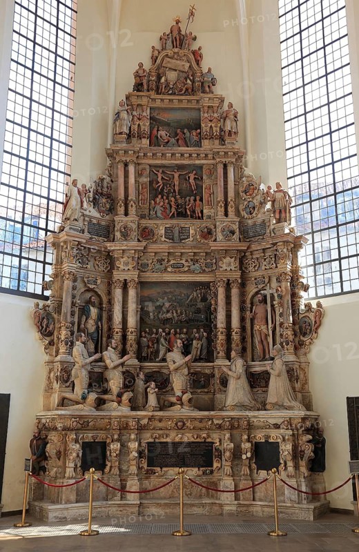 Church of St. Moriz, epitaph of Nikolaus Bergner, alabaster tomb counted among the most beautiful Renaissance epitaphs in Germany, Coburg, Upper Franconia, Bavaria, Germany
