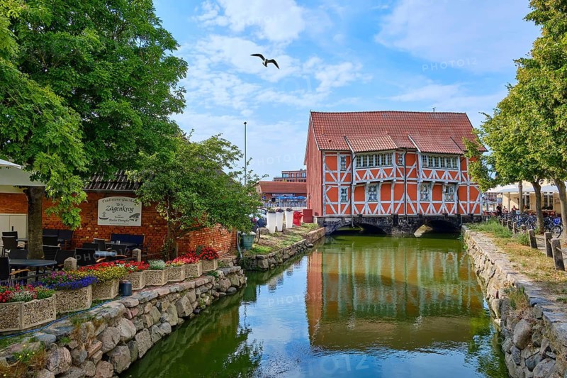 So-called Gewölbe, a heritage-protected half-timbered house over the Mühlenbach in the historic old town, at Runden Grube 4, Hanseatic City of Wismar, Mecklenburg-Western Pomerania, Germany