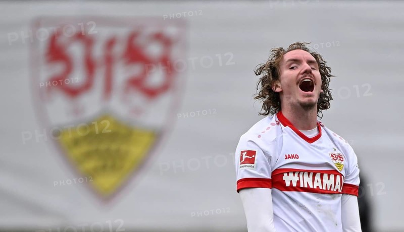 Nick Woltemade VfB Stuttgart (11) disappointed Gesture Gesture Crest Logo VfB Robert-Schlienz-Stadion, Stuttgart, Baden-Württemberg, Germany