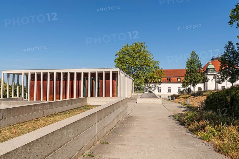 Museum of Modern Literature (li) and the Friedrich Schiller National Museum on the Schillerhöhe, Schiller's town of Marbach am Neckar, poet, writer, playwright, lyricist, classical literature, Weimar Classicism, German Classicism, German literature, classical poetry, theatre, drama, ballad, poem, philosophy, freedom, Baden-Württemberg, Germany
