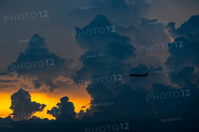 Storm clouds aircraft Vietnam Airlines Airbus A321-200, Bangkok, Thailand
