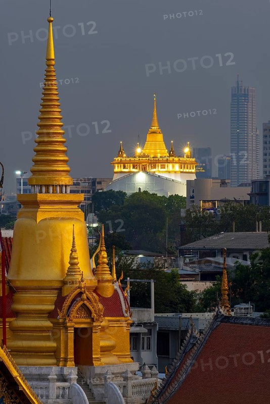 The Chedi of Wat Tri Thotsathep Worawihan, behind it the Golden Mount, Bangkok, Thailand