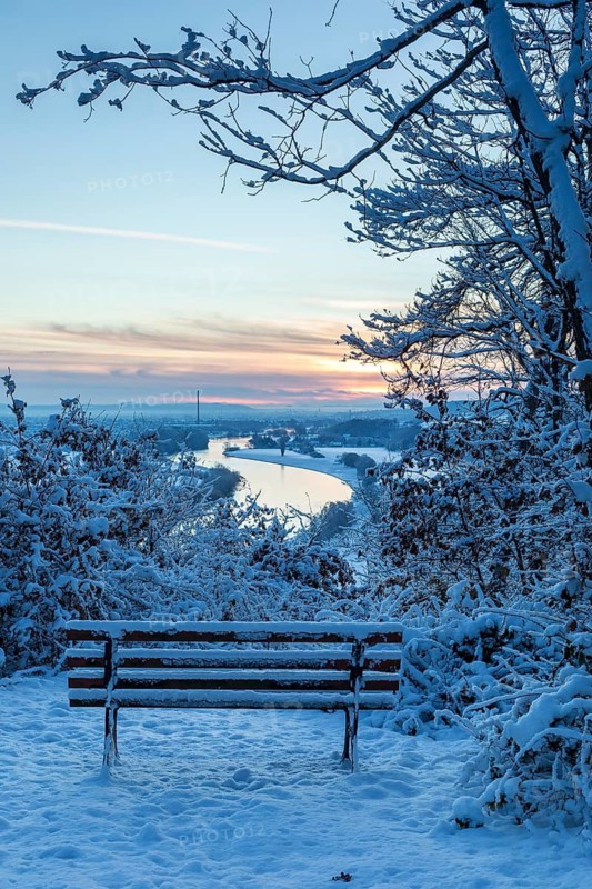 Scharfenberg vantage point on a winter morning, view of the Elbe valley as far as Dresden, Saxony, Germany