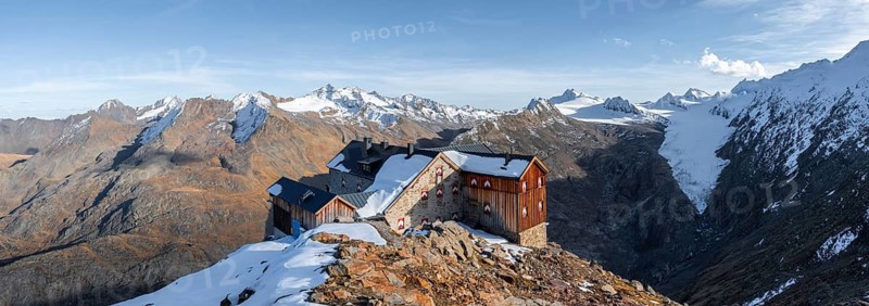 Snowy mountain landscape, mountain hut Ramolhaus in autumn with snow, in the evening light, view of Gurgler Ferner with summit Hochwilde and Falschungsspitze, Ötztal Alps, Tyrol, Austria