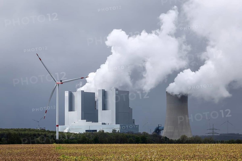 Grevenbroich, North Rhine-Westphalia, Germany, RWE Power AG Neurath power plant, lignite-fired power plant at RWE's Garzweiler opencast lignite mine, the new power plant units F and G. Wind turbines in the wind farm