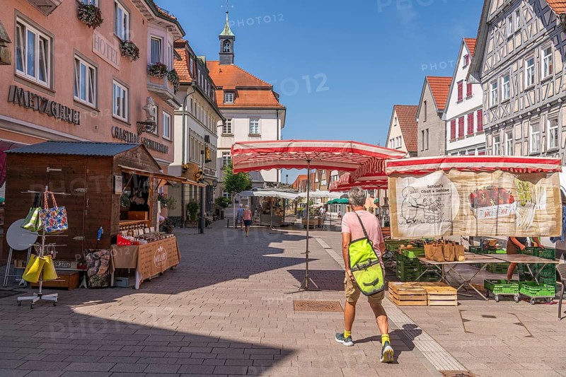 Marktstraße pedestrian zone in the city center with weekly market market, old town of Marbach am Neckar, historic buildings, half-timbered houses, market square, city history, cityscape, old town alleys, residential buildings, shops, alleyway view, half-timbered architecture, historic facades, regional cityscape, retail, retailer, marketplace, direct marketing, weekly market visitors, regional produce, seasonal goods, buying, stalls, Baden-Württemberg, Germany