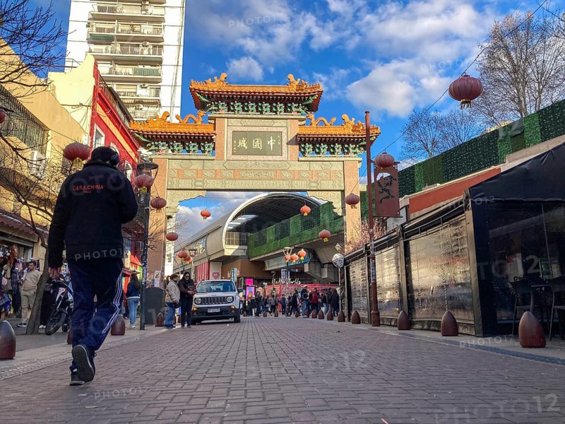 Buenos Aires Chinatown archway with the inscription Chinatown in Chinese characters, animated with tourists, Buenos Aires, Argentina
