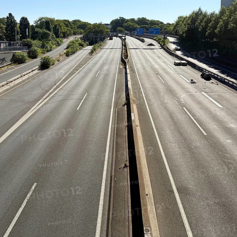 Empty A 40 motorway in the center in front of entering the tunnel, closure, construction work during holidays in midsummer, Essen, Ruhr area, Germany