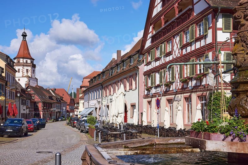 Street with Niggelturm and market fountain in Gengenbach, Black Forest, Ortenaukreis, Baden-Württemberg, Germany