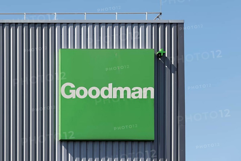 Goodman Deutschland GmbH, logo on a logistics hall, construction project developer, Logoport, Duisburg, North Rhine-Westphalia