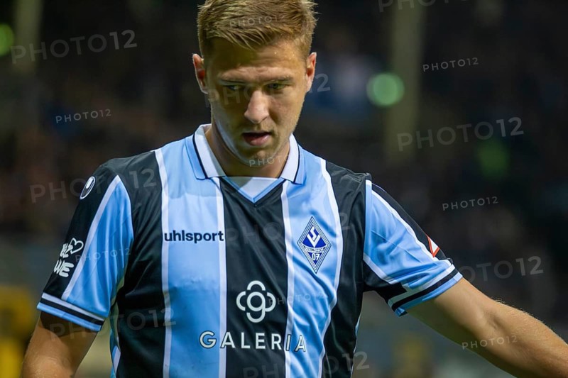 Football 3rd division, season 2024/25, matchday 12: Waldhof Mannheim vs SV Wehen-Wiesbaden. Picture: Martin Kobylanski (10, Mannheim)