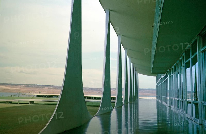Building of the presidential palace, Palacio da Alvorada, built in 1958 by architect Oscar Niemeyer, Brasilia, Federal District, Brazil, 1962