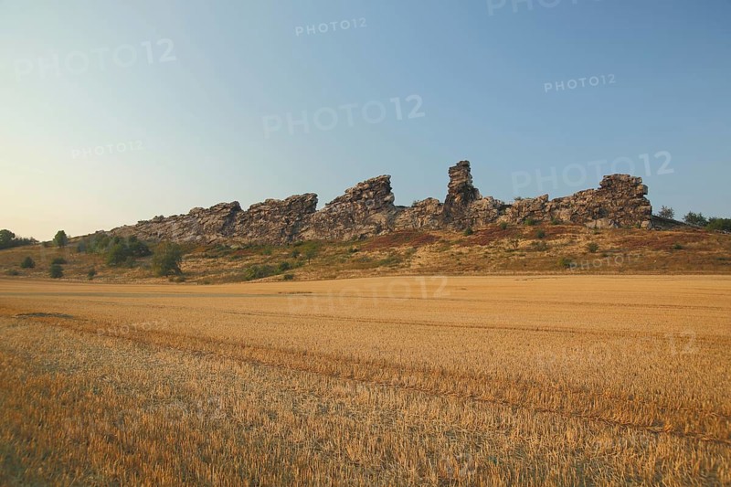 Devil's Wall with Königstein and Eagle Rocks, stubble field, grain fields, landscape, nature photography, rock formations, cliffs, ridge, Weddersleben, Harz, Saxony-Anhalt, Germany