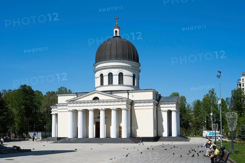White cathedral with columns and dome in an urban square with people and doves, Cathedral of the Nativity of the Lord, Catedrala Na?terea Domnului, neoclassical Moldovan Orthodox Church, Chisinau, Chisinau, Chisinau, Republic of Moldova, Moldova, Eastern Europe