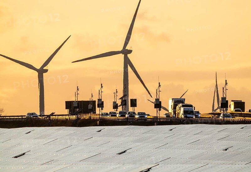 20 MWp ground-mounted photovoltaic system, from RWE, with over 36600 solar modules, in a 200 metre long strip of land, over 1 km long, along the A44 motorway near Bedburg, at the Jackerath junction, recultivated open-cast mining site, wind farm north of Titz, North Rhine-Westphalia, Germany